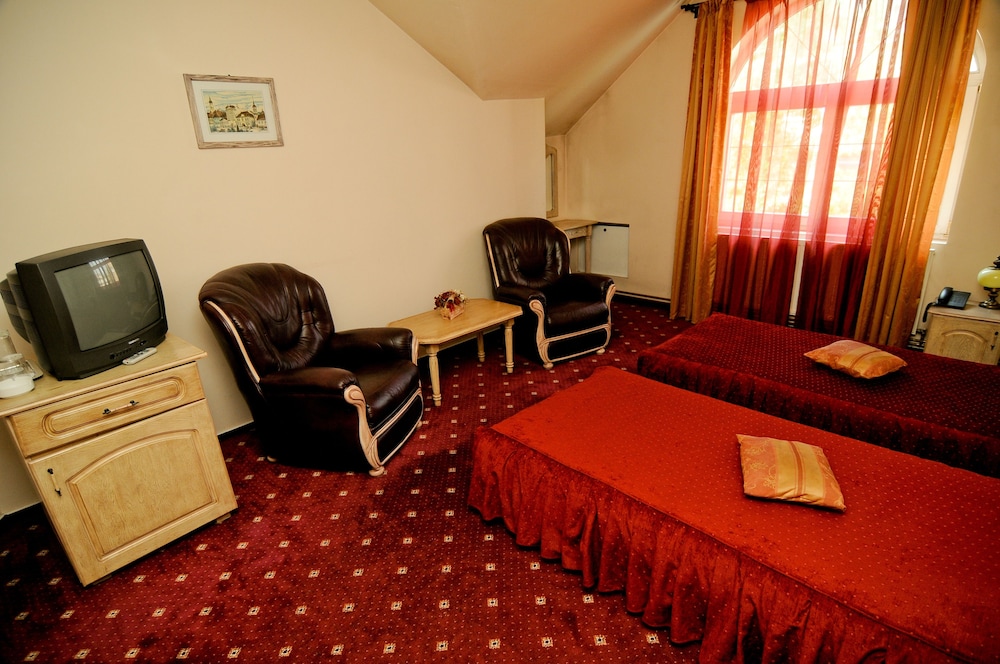 Deluxe Double Or Twin Room, Refrigerator, Garden View photo 1