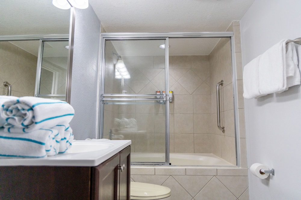 Standard Room, 2 Double Beds (Guest Room at the Oaks) - Photo 8