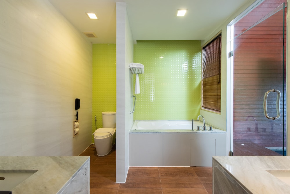 Penthouse Pool Suite with Sea View photo 2