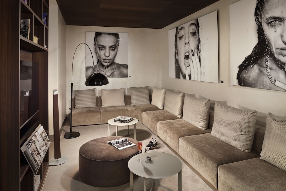 2 Bedroom Ultimate ME + Suite with Terrace thumbnail 5