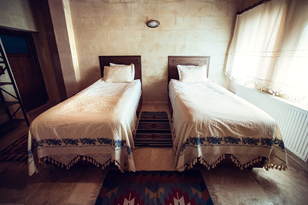 Economy Twin Room - Photo 5