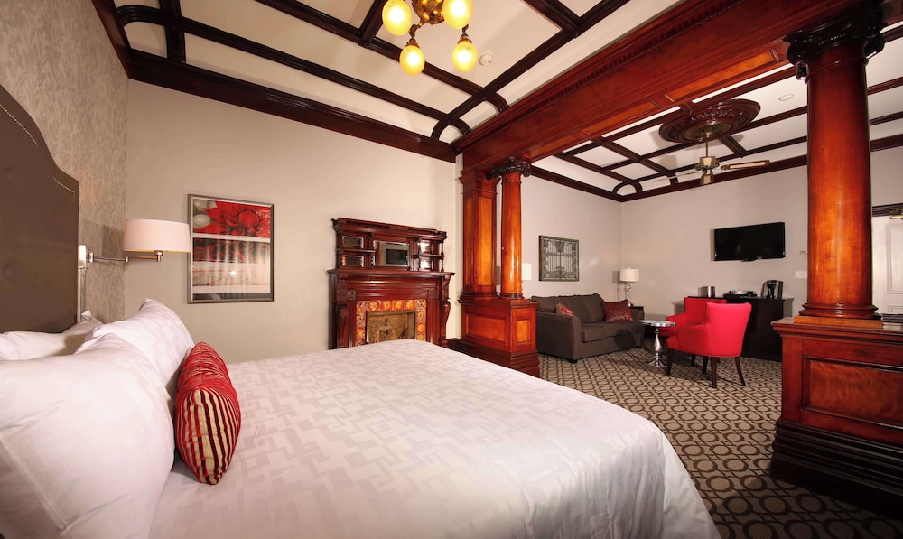 Suite, 1 King Bed, Non Smoking (Separate Living Room;with Sofabed)