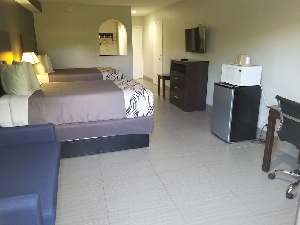 Room, 2 Double Beds, Non Smoking - Photo 6