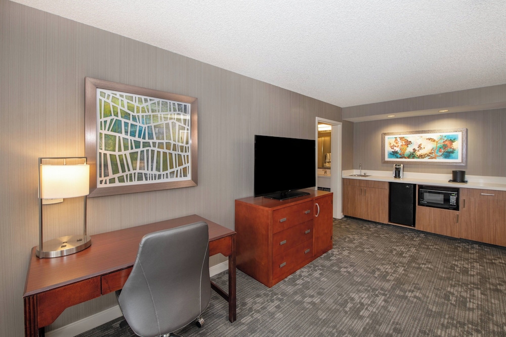 Suite, 1 Bedroom, Non Smoking, Courtyard View - Photo 4