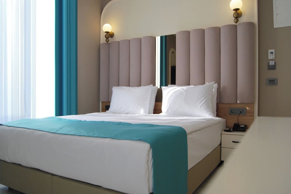 Deluxe Double Room Single Use, City View photo 1