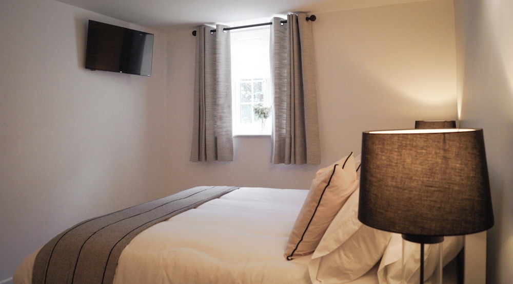 Family Room, Multiple Beds, Private Bathroom photo 2