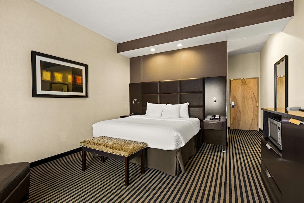 Room, 1 King Bed - Photo 3