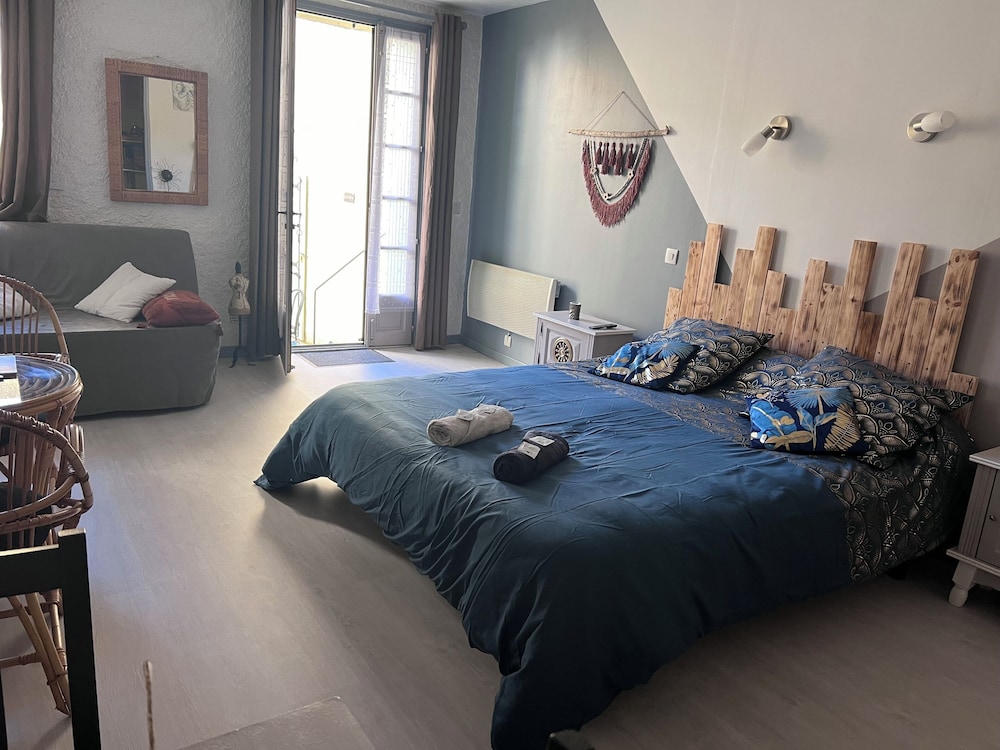 Basic Apartment photo 1