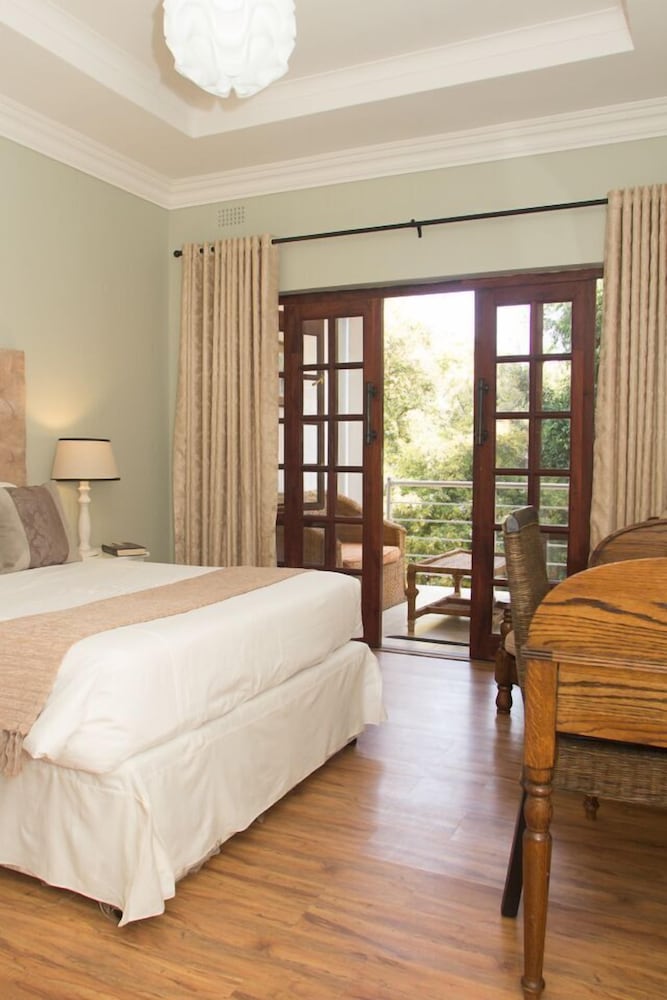 Executive Room, 1 King Bed photo 2