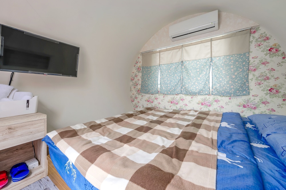 Double room with shared bathroom photo 2