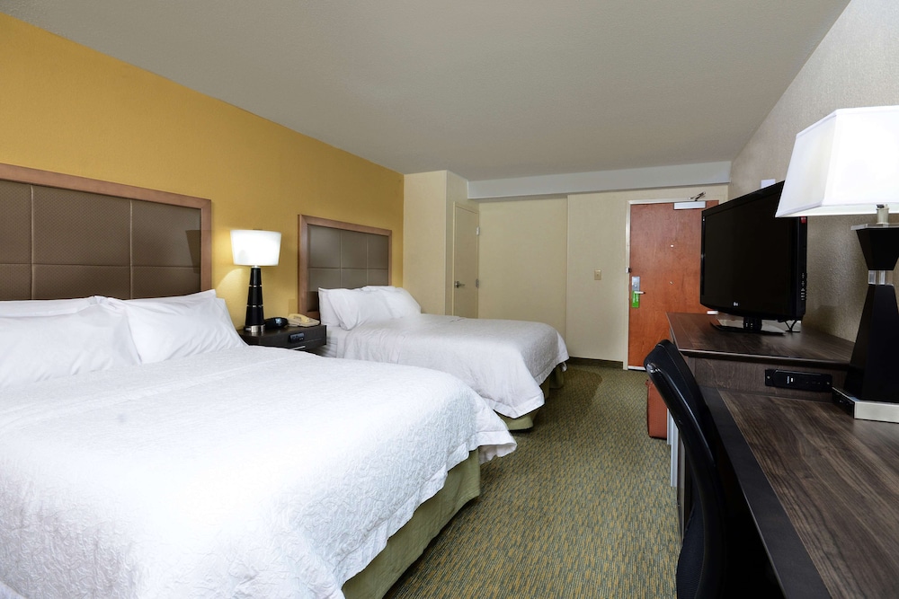 Room, 2 Queen Beds, Accessible, Non Smoking (Roll-in Shower) - Photo 4