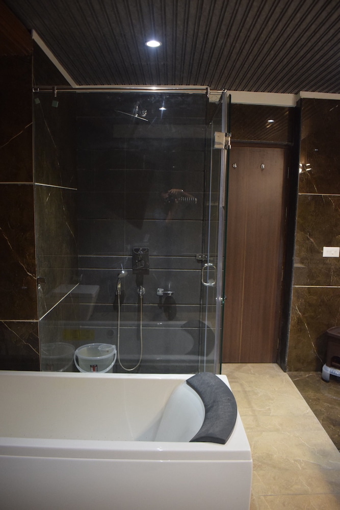 Premium Room - Photo 12