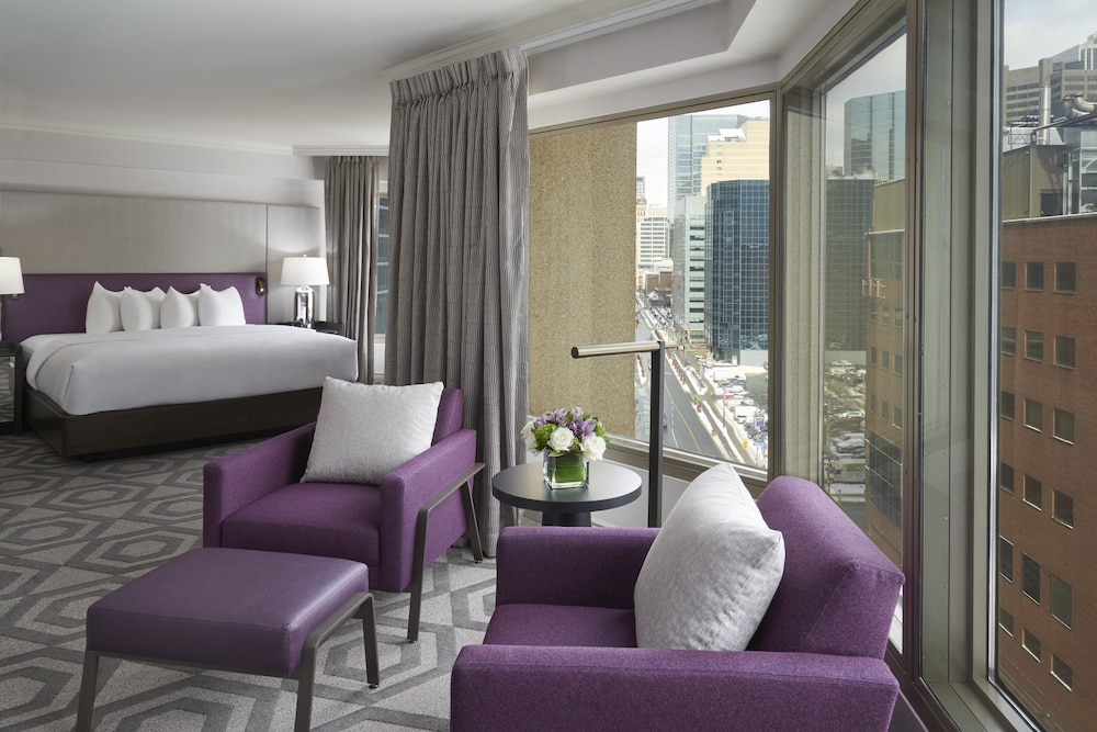 Junior Suite, 1 King Bed, Business Lounge Access
