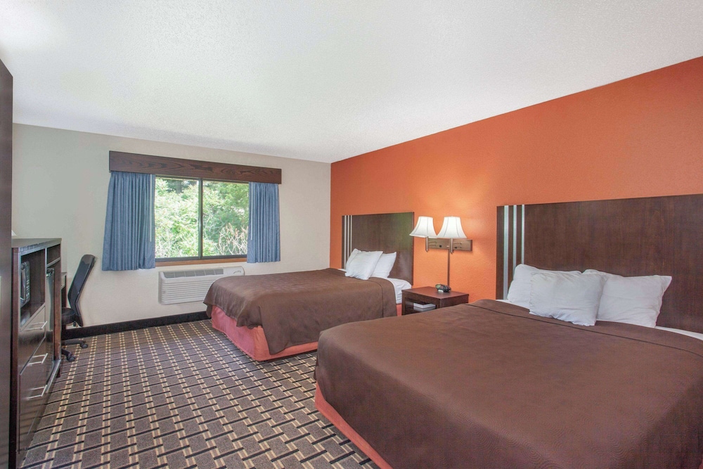 Room, 2 Queen Beds, Non Smoking photo 1