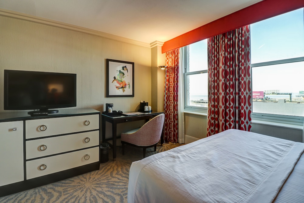 Deluxe Room, 2 Queen Beds - Photo 6