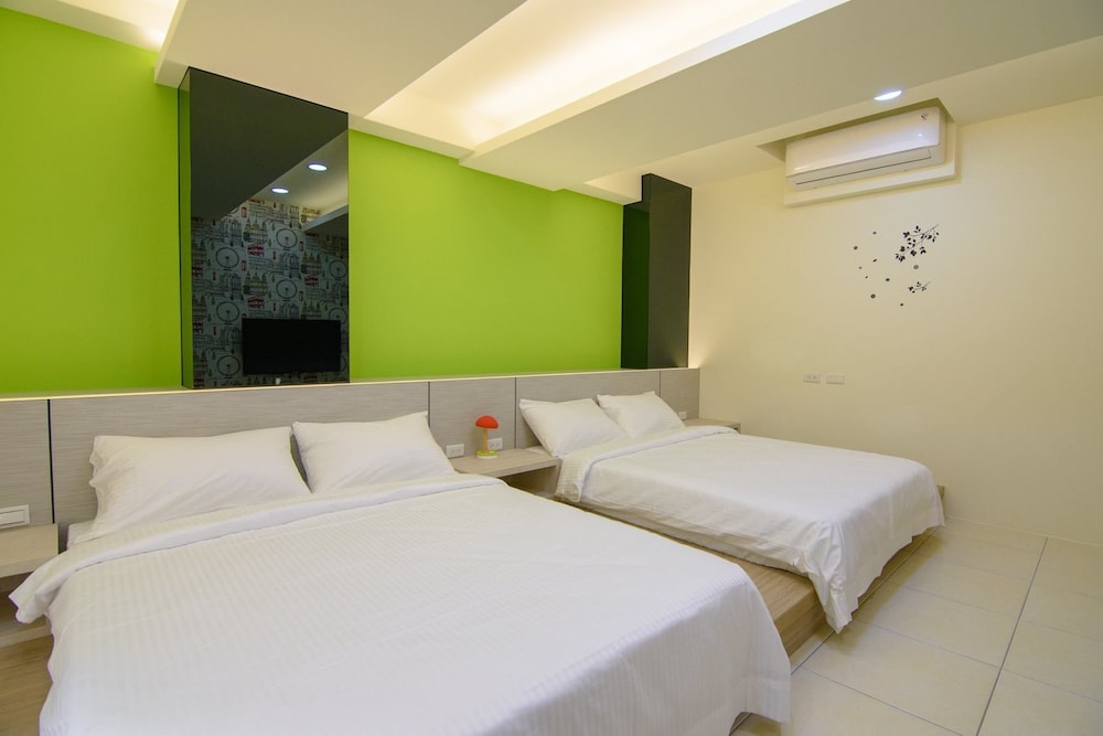 Economy Quadruple Room, Shared Bathroom (301) photo 2