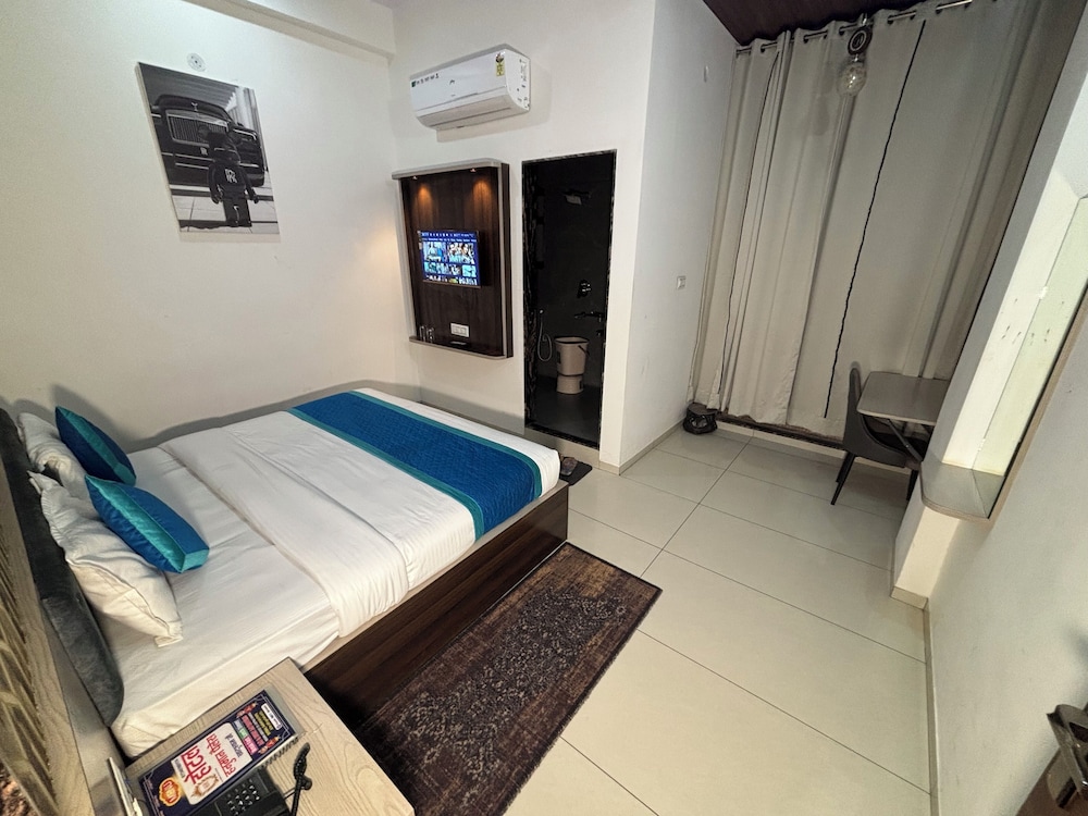 Superior Double Room, City View