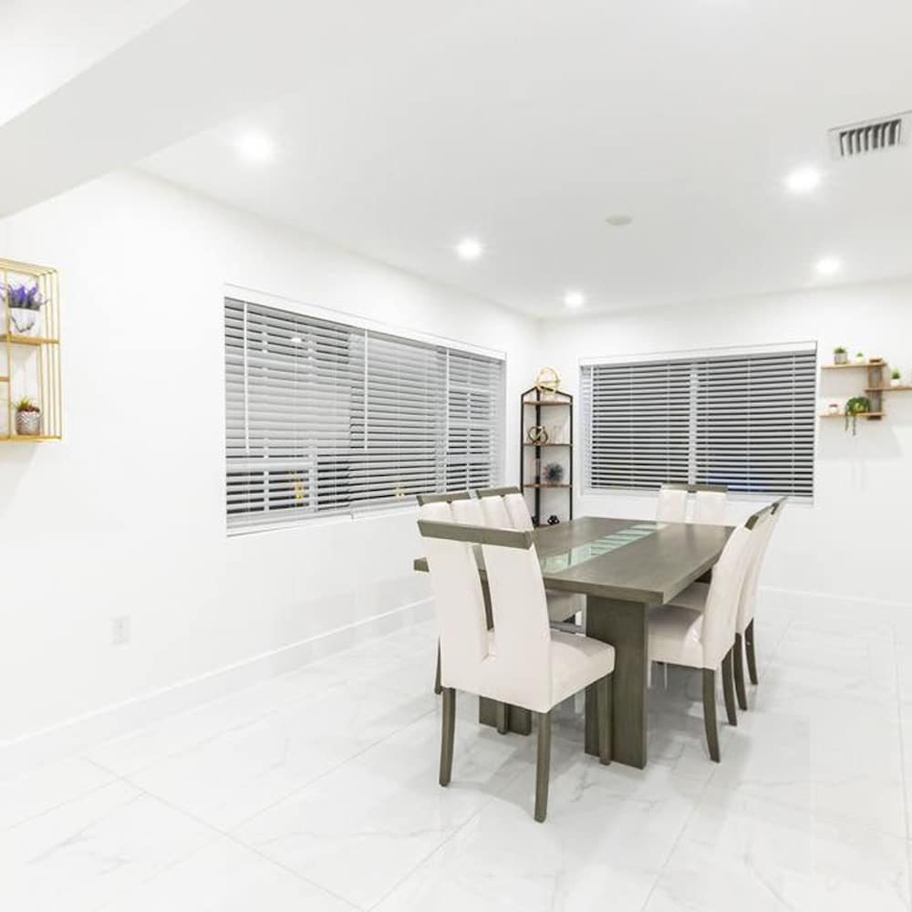 Fresh Luxe Villa w Heated Pool Grill Chill Spots, Billede 28