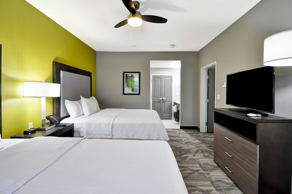 Suite, 2 Queen Beds, Accessible, Non Smoking (Roll-in Shower)