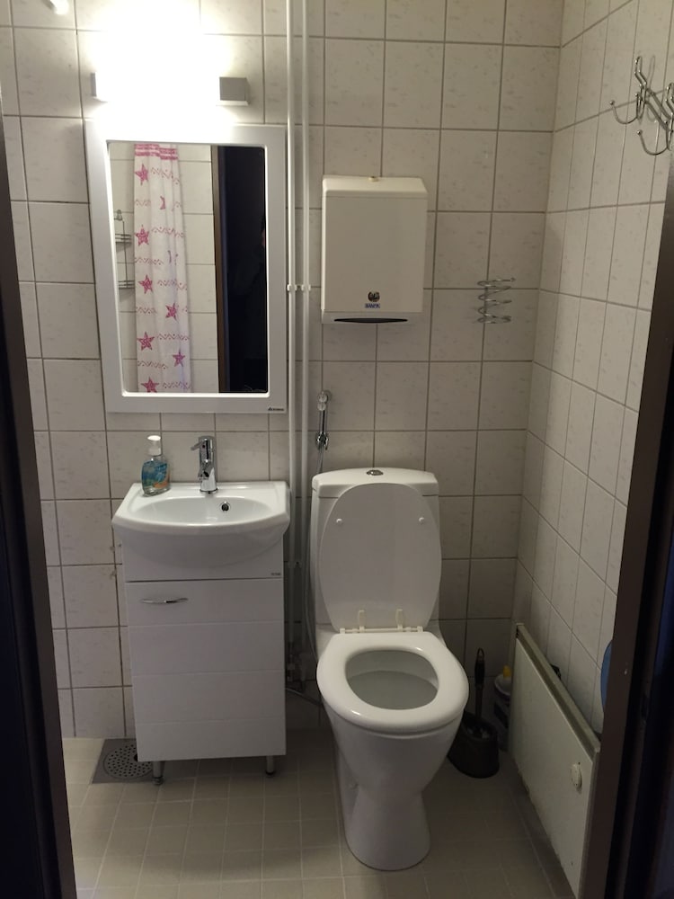 Family Room, Shared Bathroom photo 3