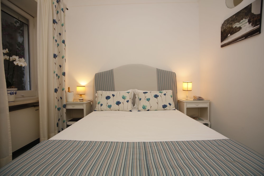 Basic Double Room, photo 7