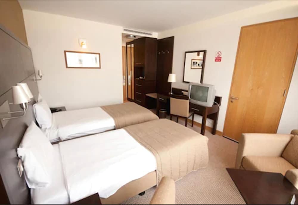 Double or Twin Room - Photo 8