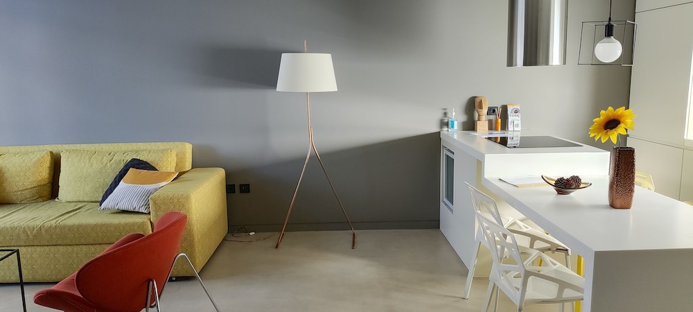 Design Loft, Pool Access (Yellow)