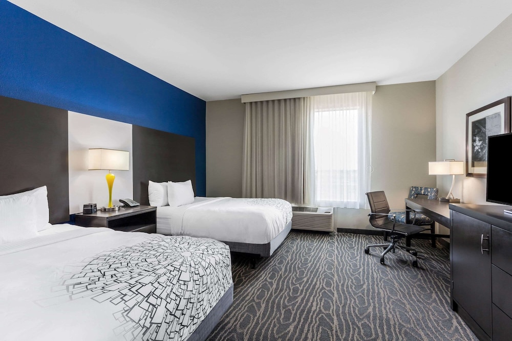 Room, 2 Queen Beds, Accessible, Non Smoking (Mobility,Hearing,Roll-In Shower) photo 1