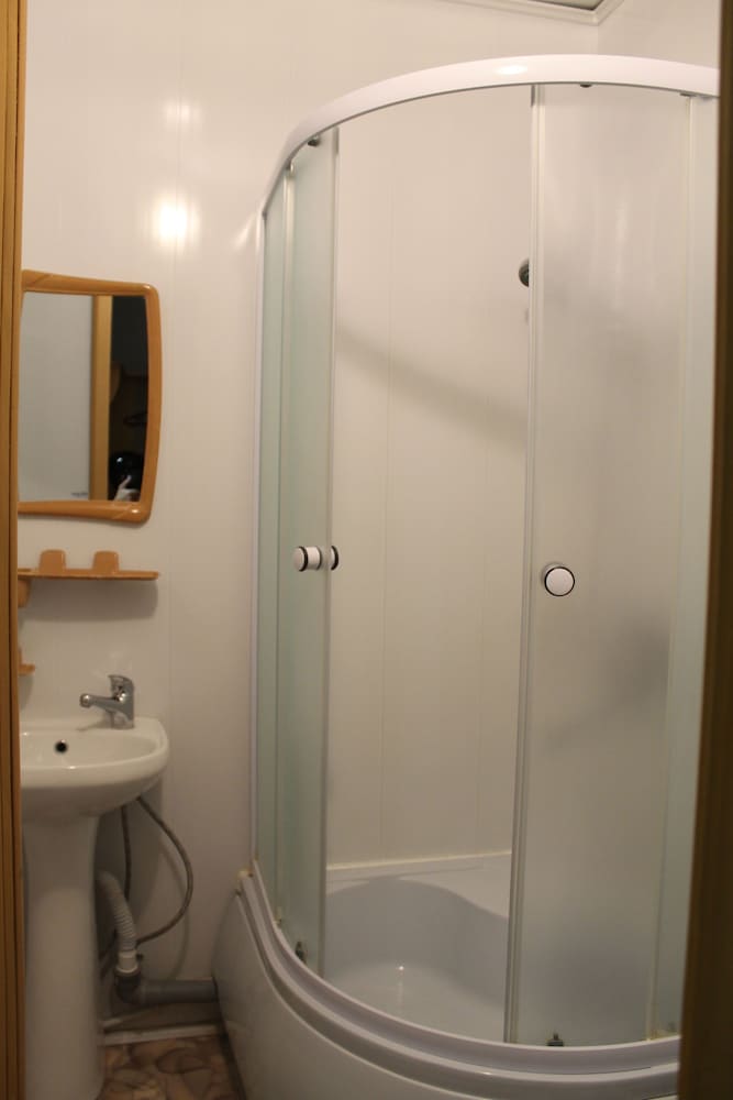 Economy Twin Room photo 2
