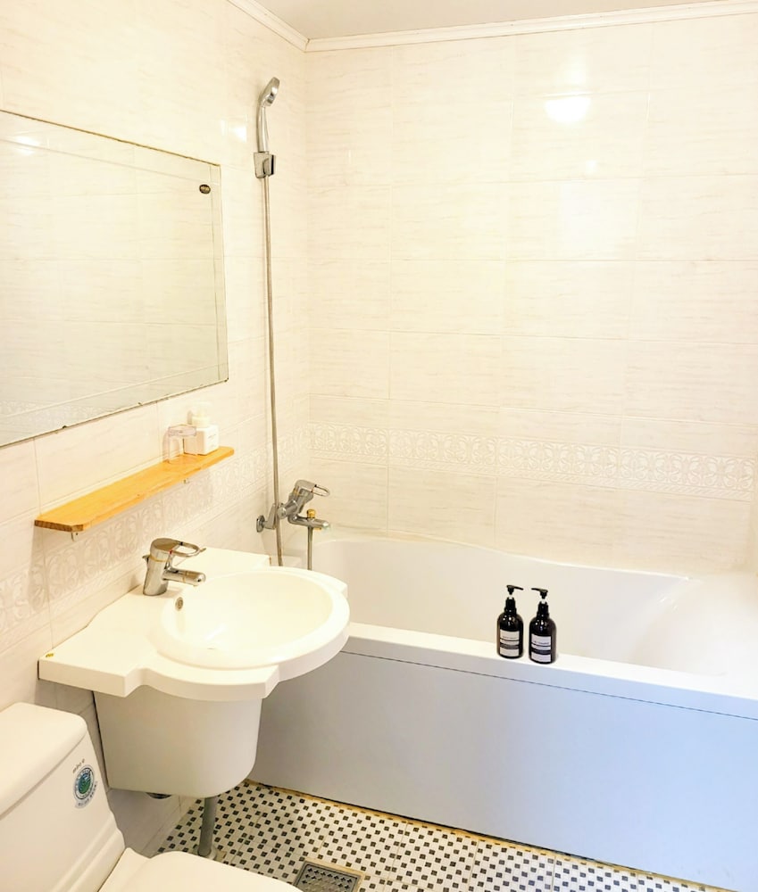 Deluxe Twin Room - Photo 8