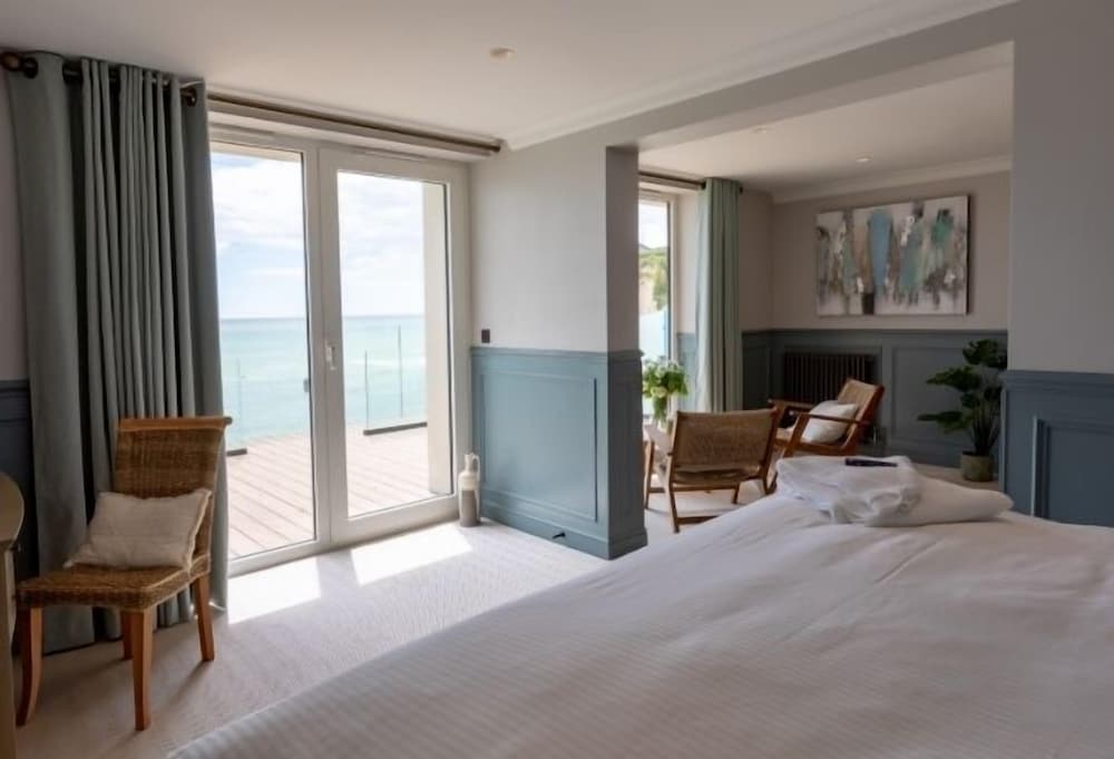 Coastal Suite King photo 1