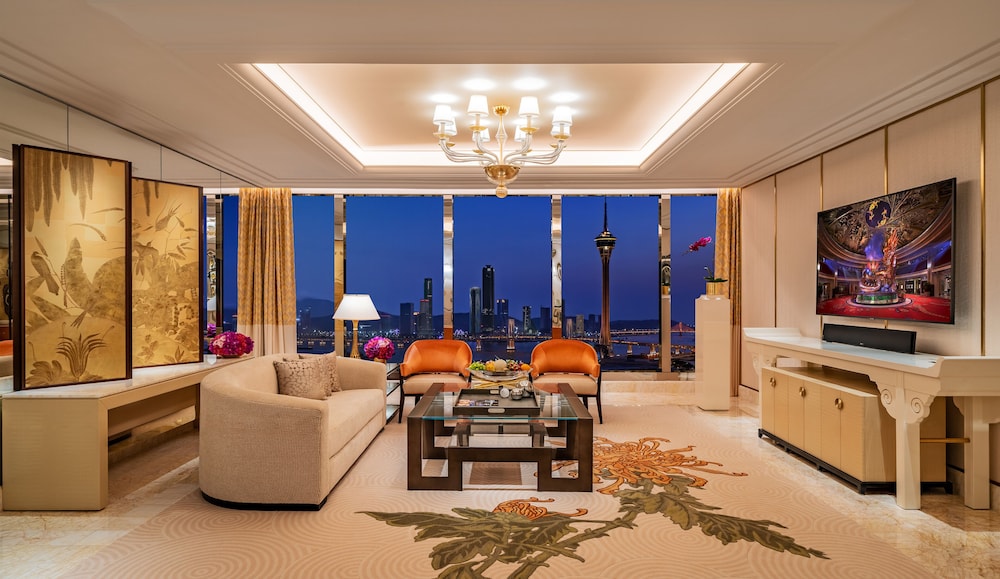 Encore Grand Salon Suite photo 1