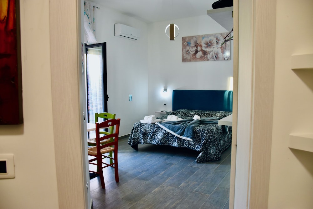 City Room photo 3