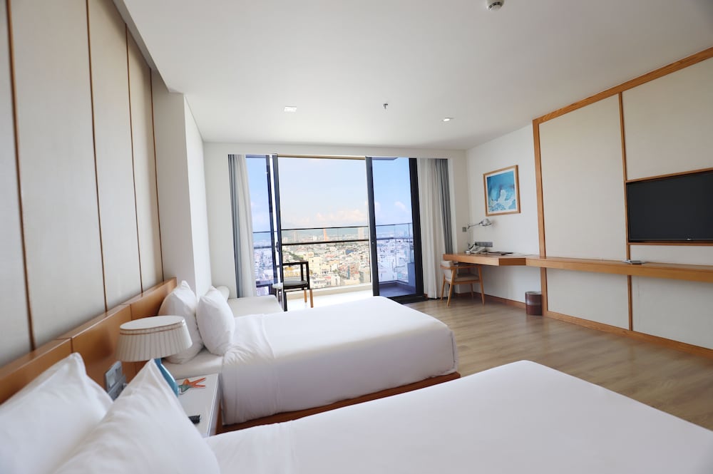 Premier Suite, 2 Twin Beds, Balcony, City View (Bathtub)