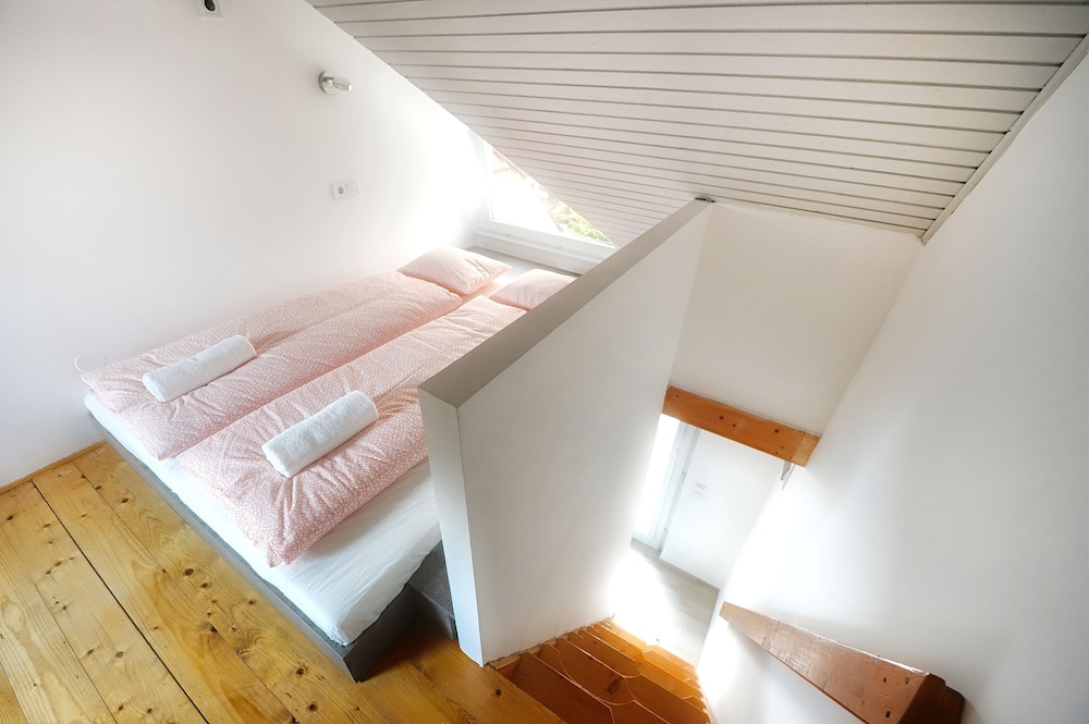 Studio, Balcony photo 3
