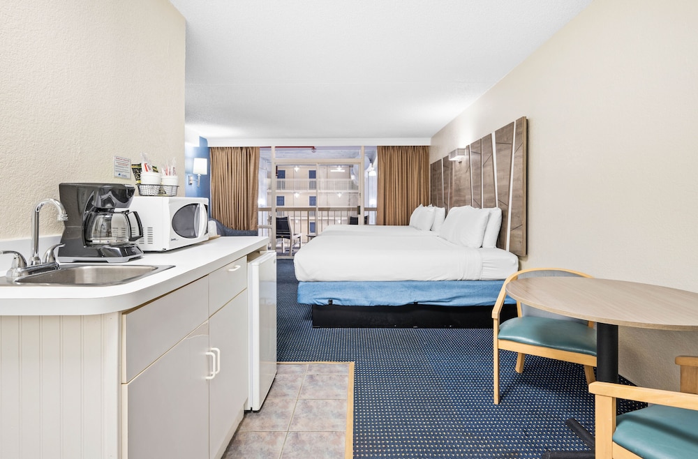 Standard Room, 2 Queen Beds (Atrium View) photo 3