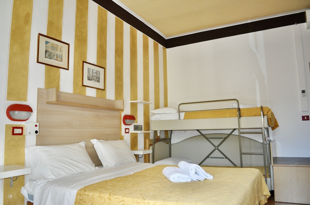 Quadruple Room - Photo 3