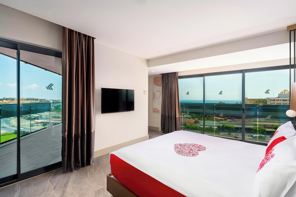 Honeymoon Room with Partial Sea View