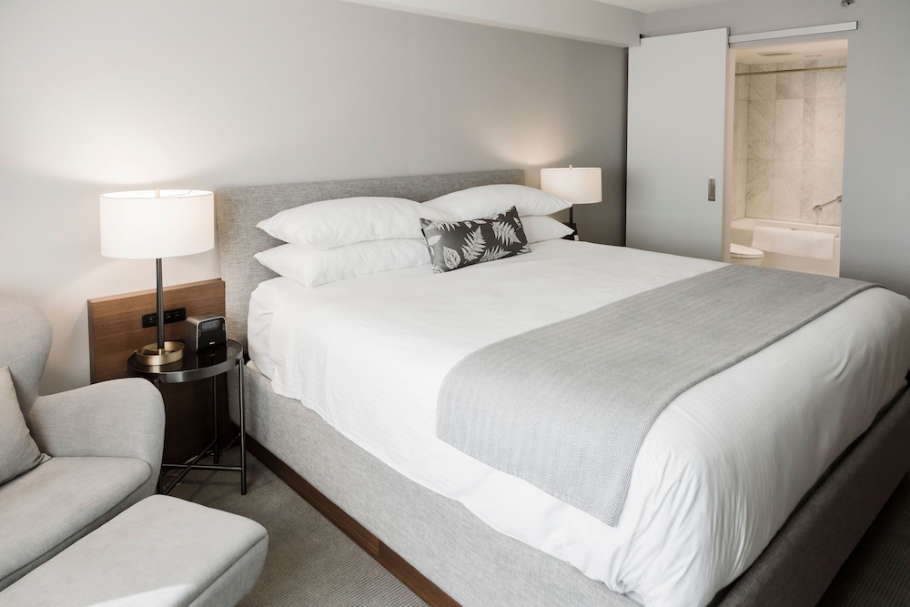 Classic Room, 1 King Bed, City View - Photo 3