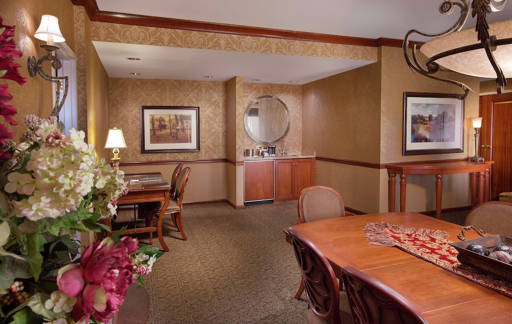 Suite, 1 King Bed (Conrad West) photo 2