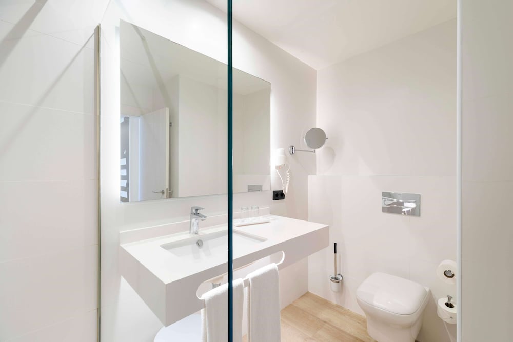 Superior Double Room, Balcony, Pool View (2 Adults) - Photo 6