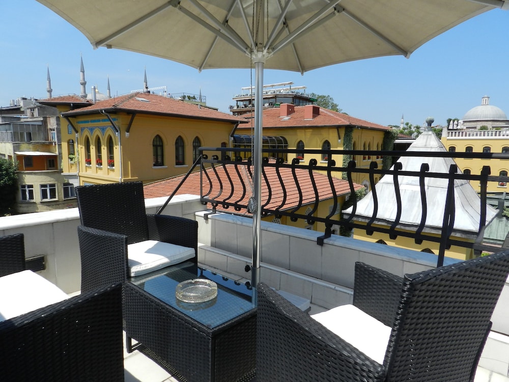 Deluxe Room, 1 Double Bed, Patio, City View photo 2