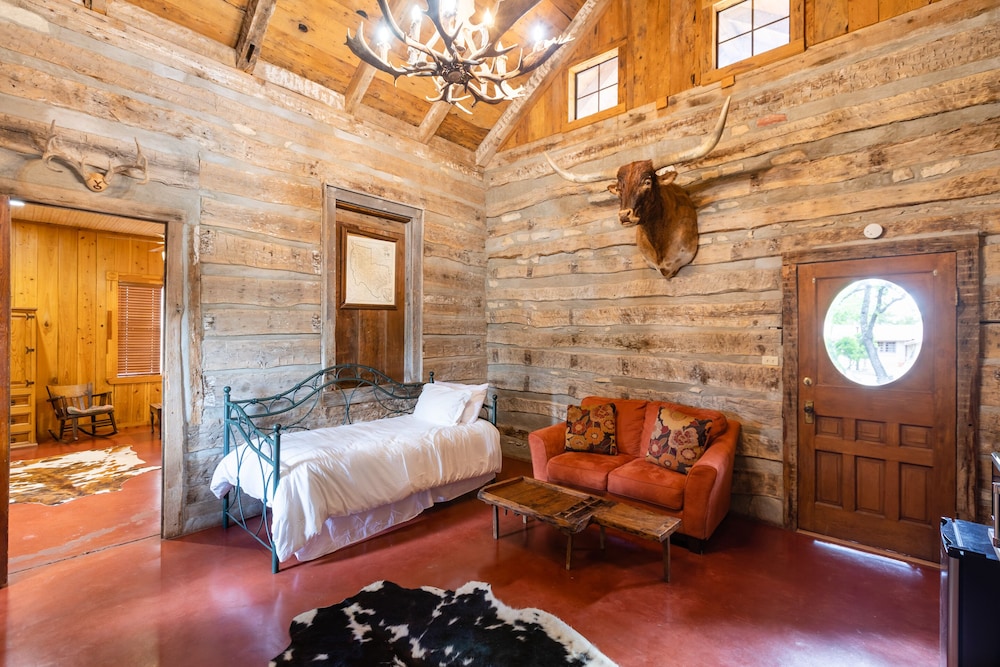 Premium Cabin, 2 Queen Beds, Garden Area photo 2