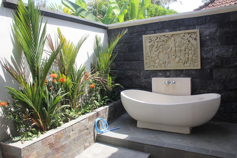 Family Room, Garden View photo 3
