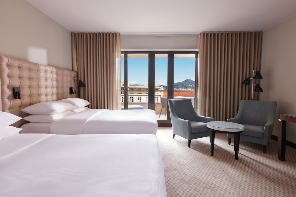 Deluxe Room, 2 Queen Beds - Photo 2