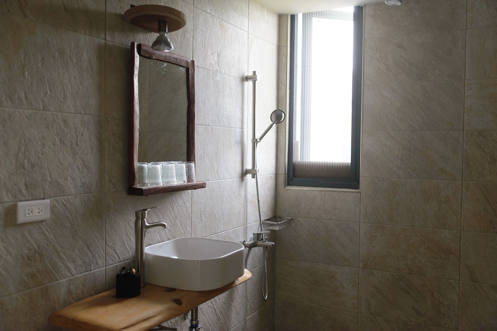 Sea View Squirrel Quad Room - Photo 15