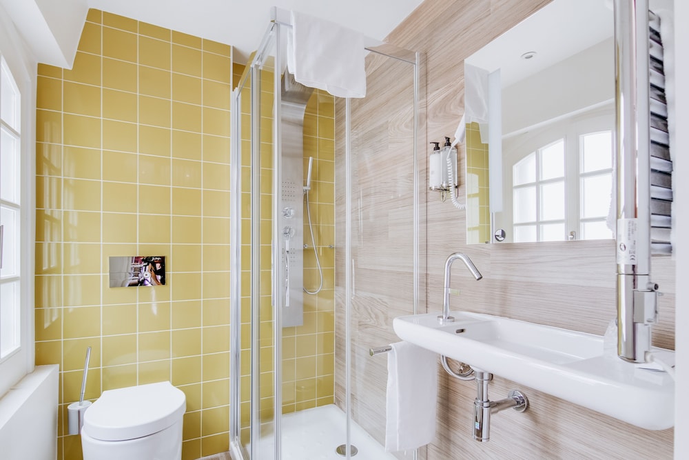 Double Room thumbnail 6
