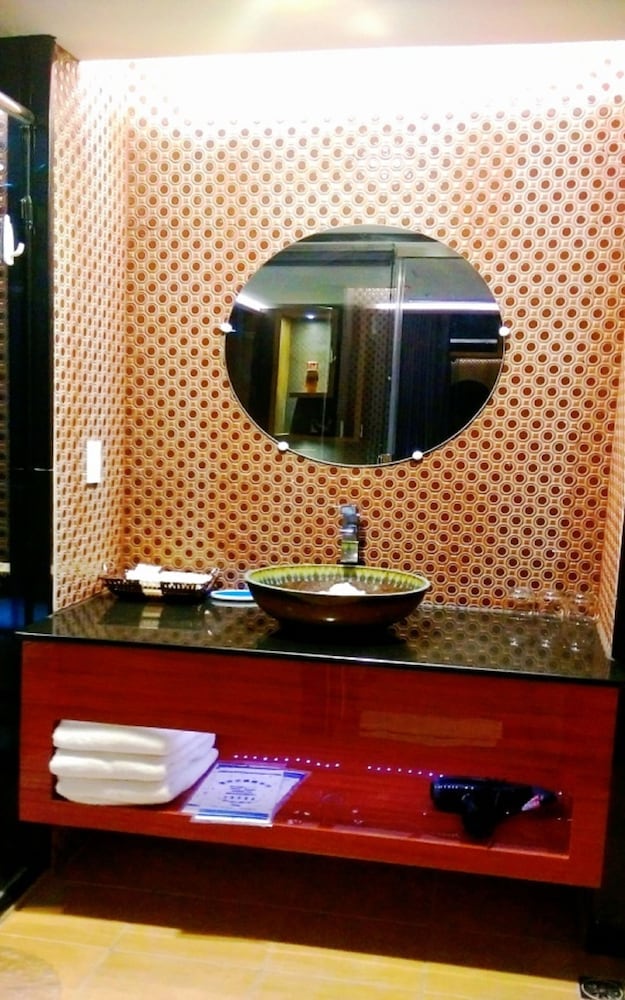 Grand Triple Room, 1 Bedroom, Bathtub photo 3