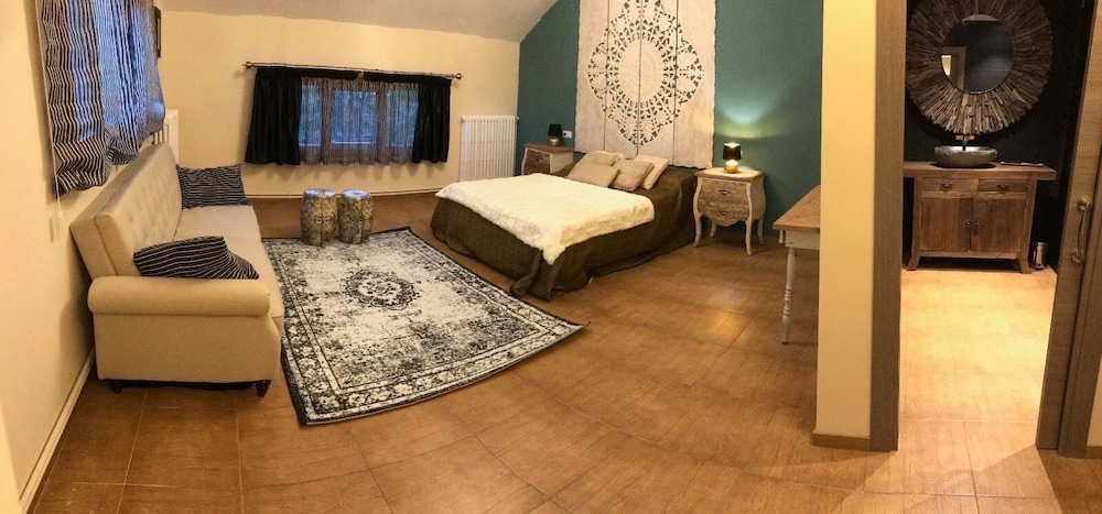 Romantic Studio Suite