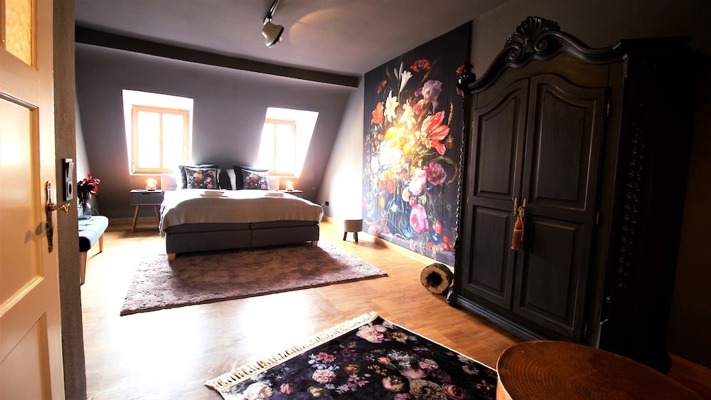Grand Room (The George 32) photo 2